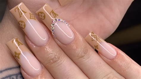 lv nail tips